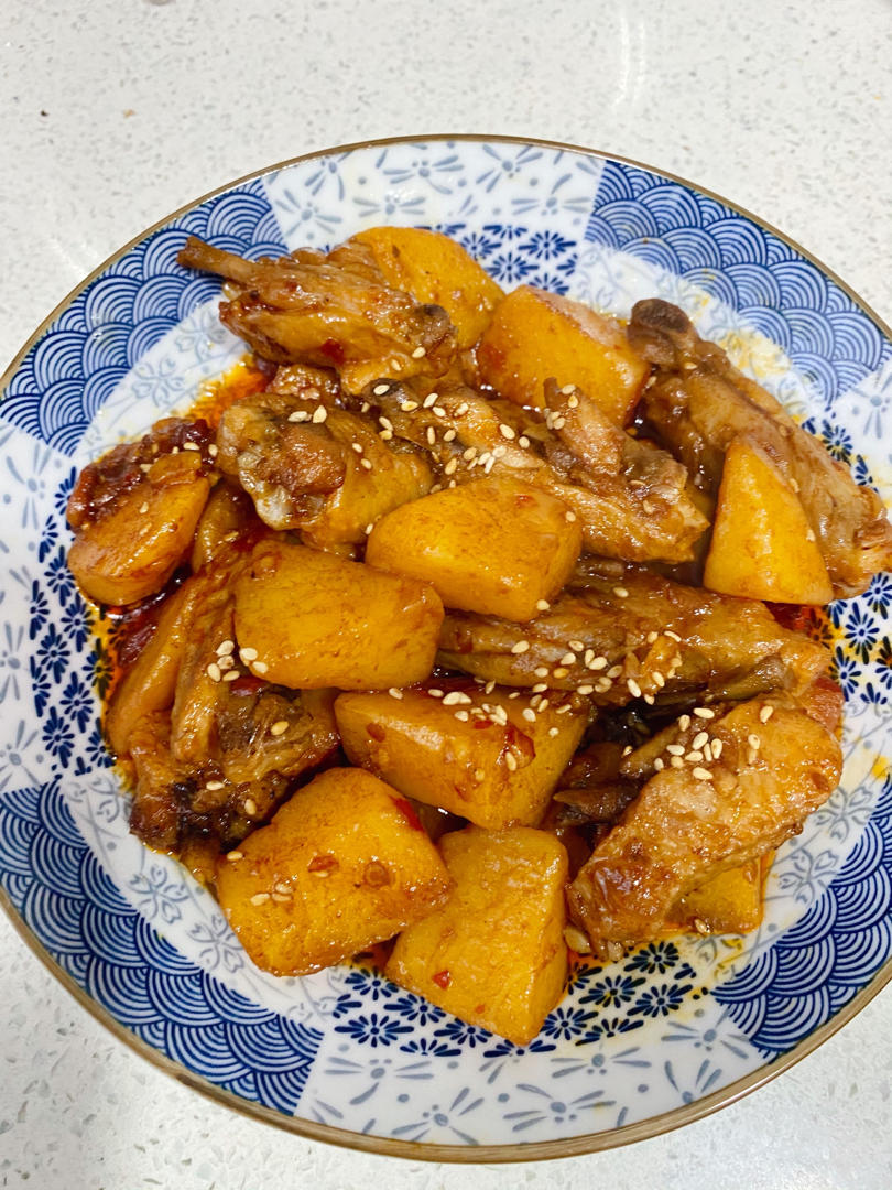 胡一木做的红烧鸡翅焖土豆