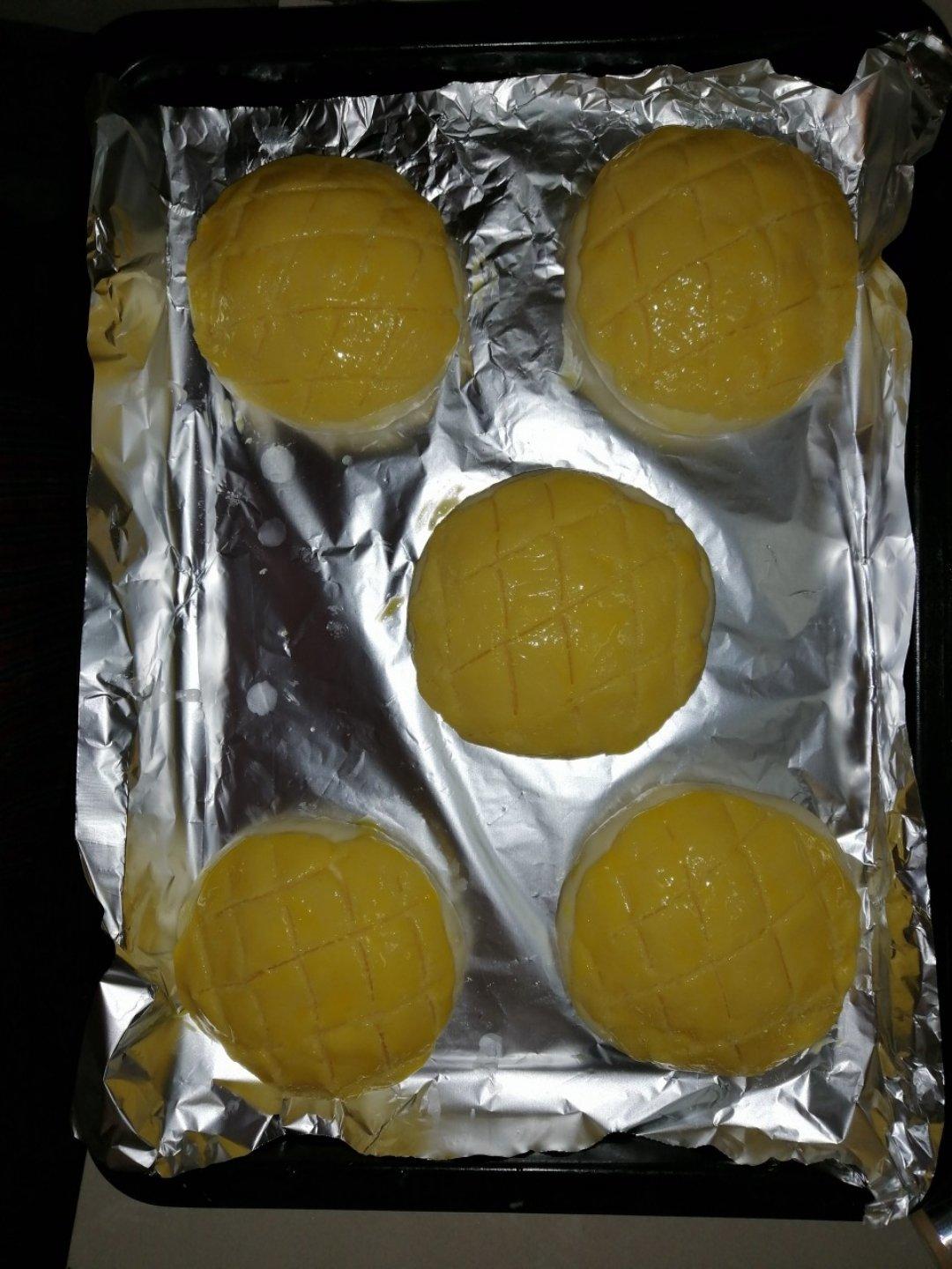 好吃到炸裂的港式菠萝包（附带制作酥皮的小视频）