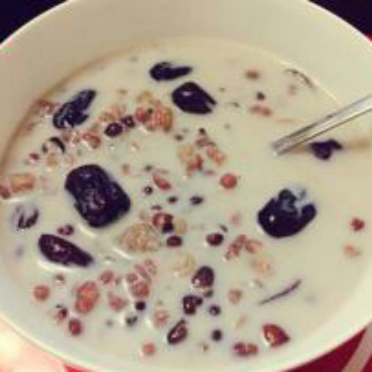 红枣红豆薏仁牛奶粥