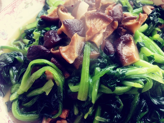 鸡油香菇炒青菜