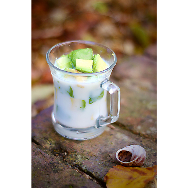 牛油果粒牛奶