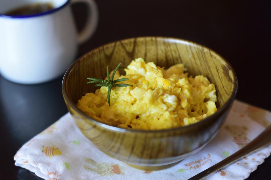 宝宝吃的奶酪炒蛋的做法