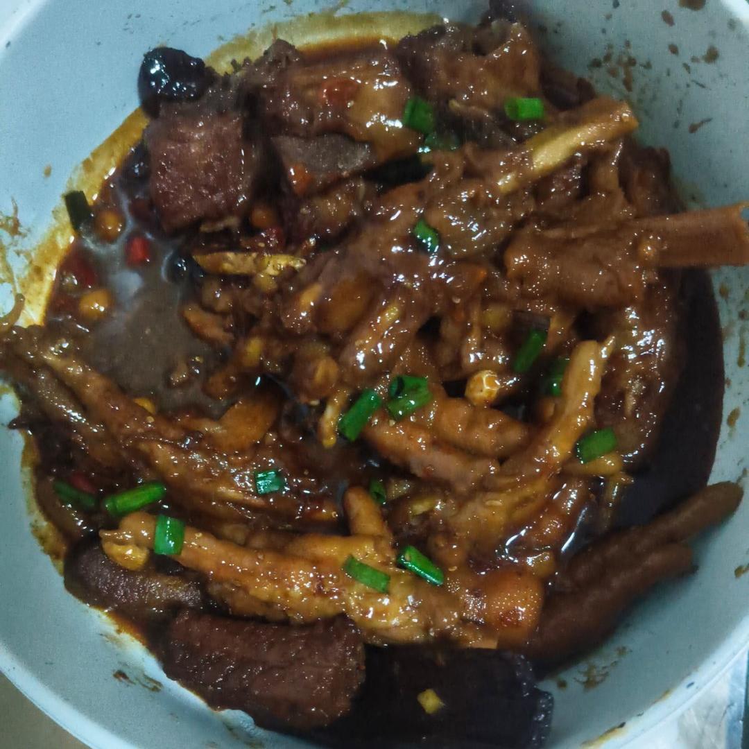 软糯又好吃的黄豆焖鸡爪