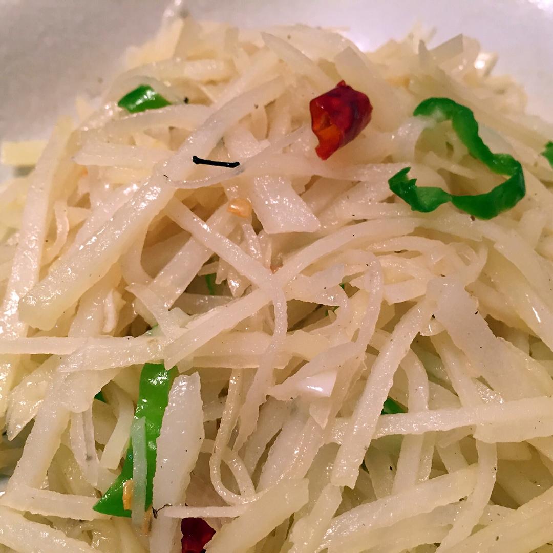 小芹菜炒土豆丝