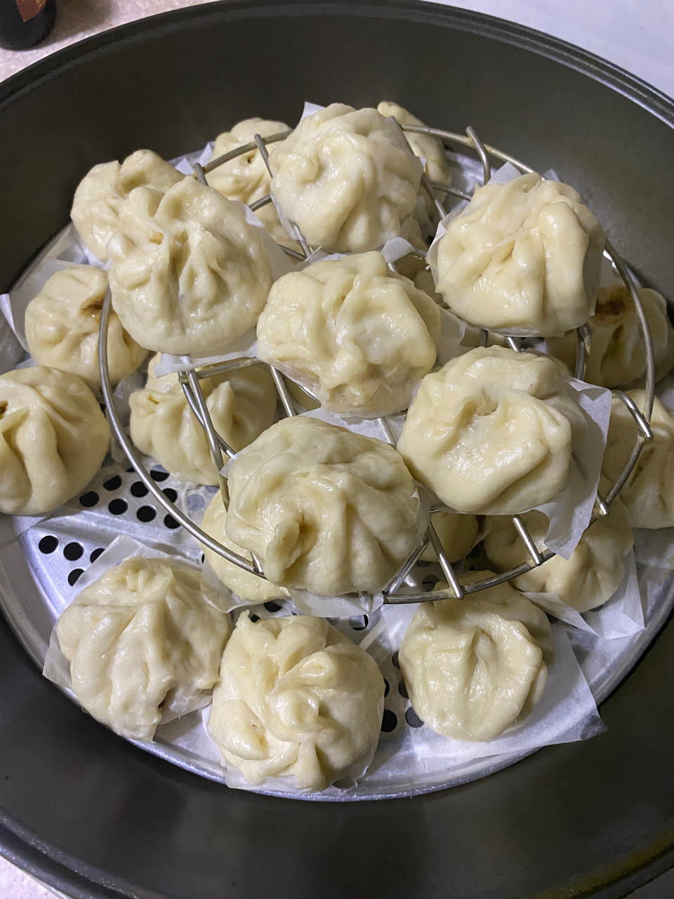 松软多汁的肉包子