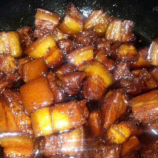 吃着碗里望着锅里的红烧肉