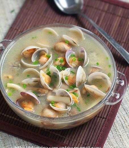 蛤蜊菌菇汤的做法
