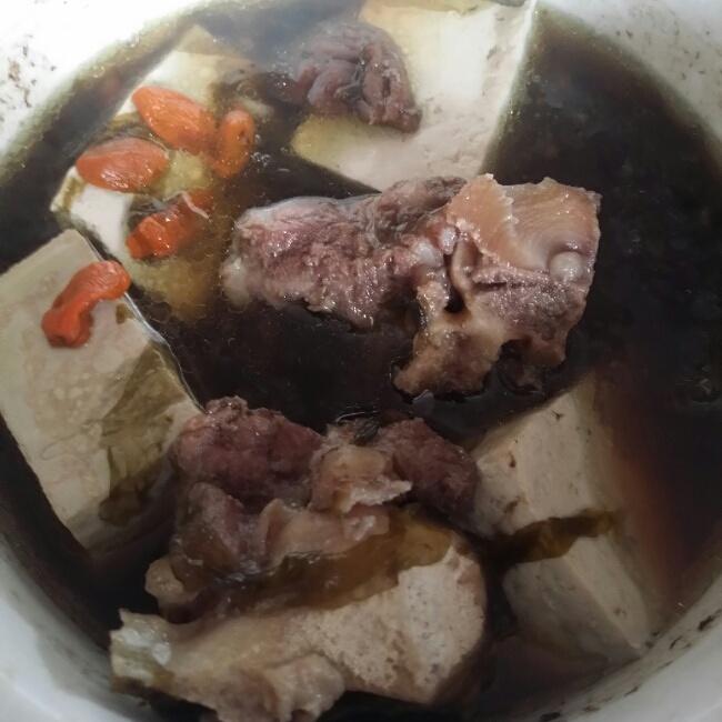 排骨豆腐枸杞紫菜汤的做法