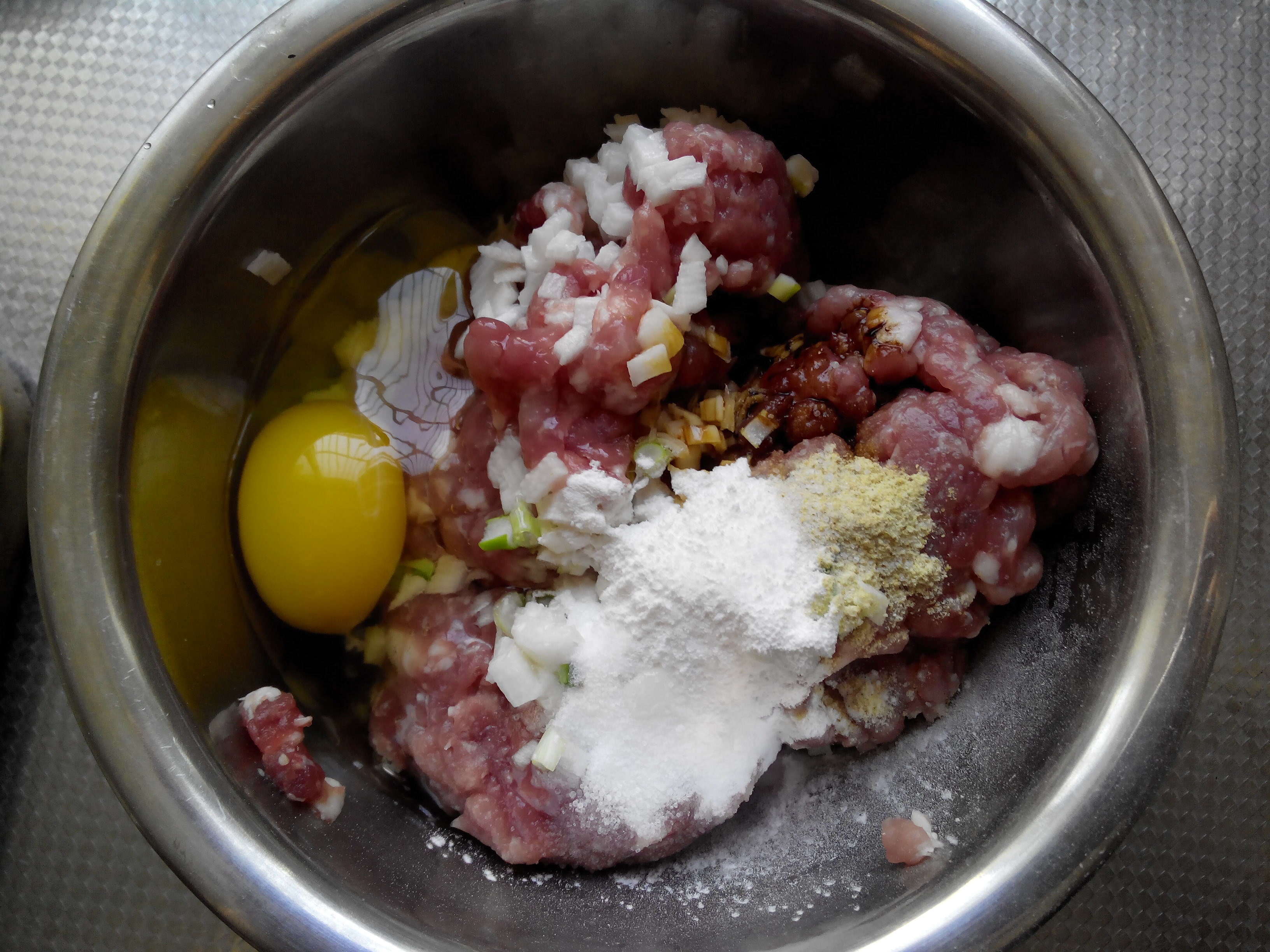 超级“硬菜”—红烧狮子头的做法 步骤1