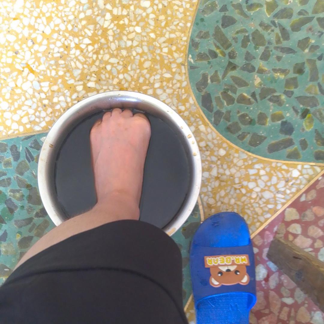 烧仙草粉果冻。