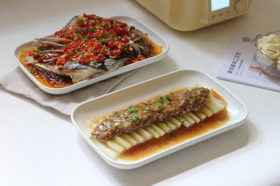 剁椒粉丝蒸鱼头&肉末蒸冬瓜【1月北鼎蒸炖锅食谱】的做法