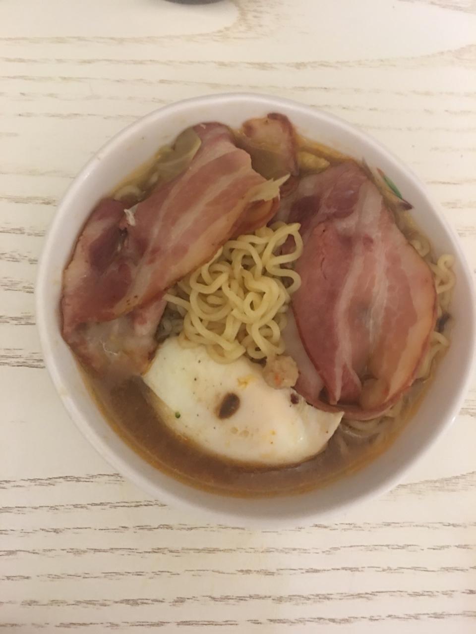 港式餐蛋面