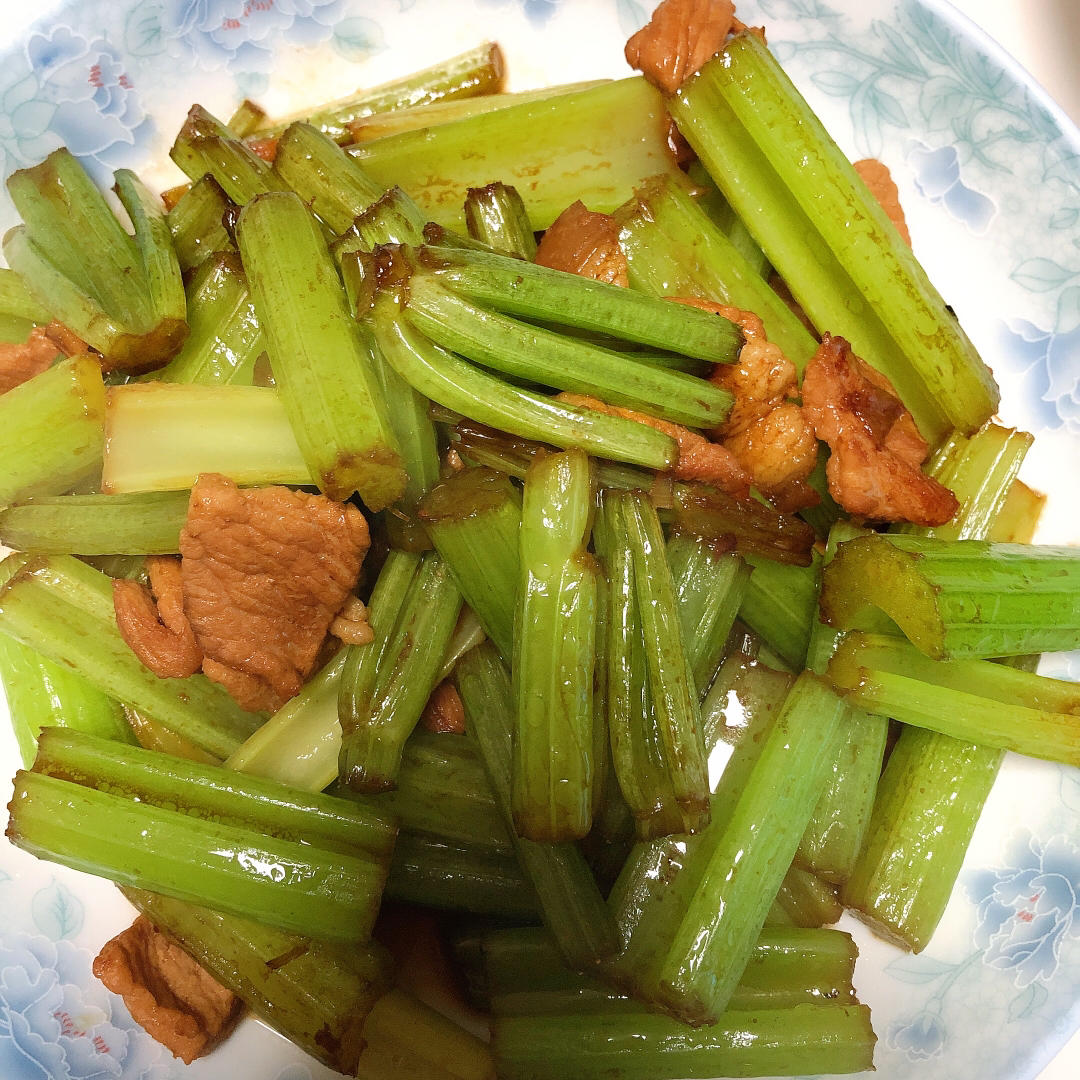 芹菜炒肉