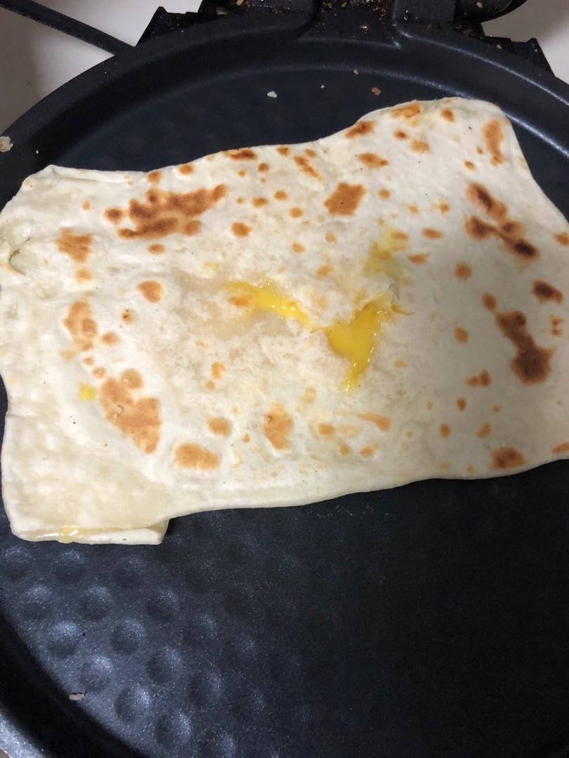 鼓大泡的鸡蛋灌饼