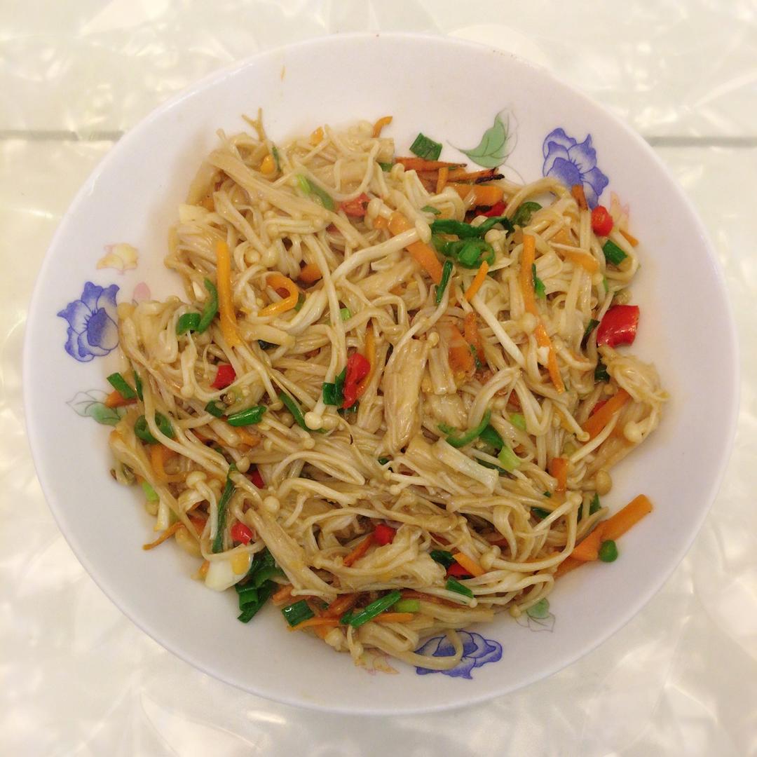 皮蛋小仙女做的素炒金针菇