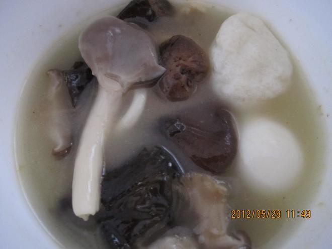 小香菇豆腐鱼丸杂烩汤的做法