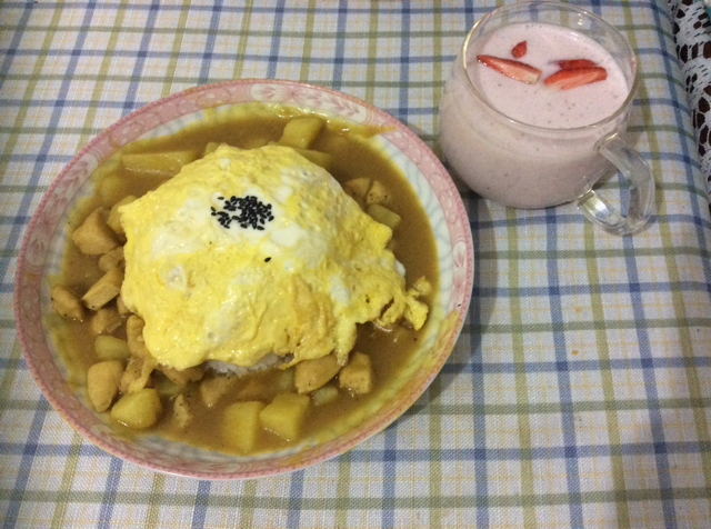 奶香鸡肉咖喱蛋包饭