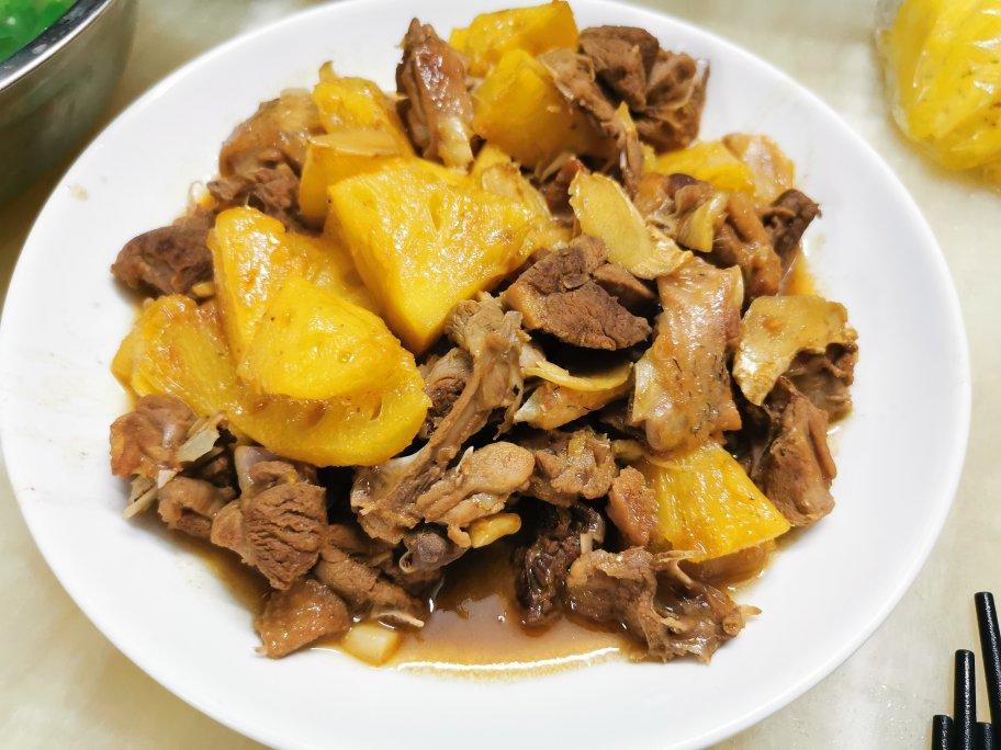 茱迪宝宝的妈妈做的菠萝鸭