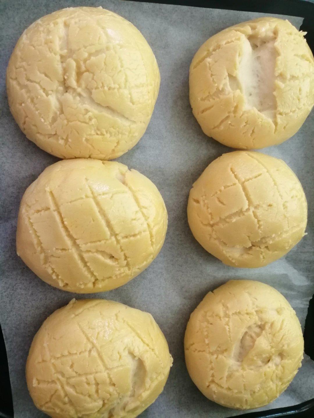 好吃到炸裂的港式菠萝包（附带制作酥皮的小视频）