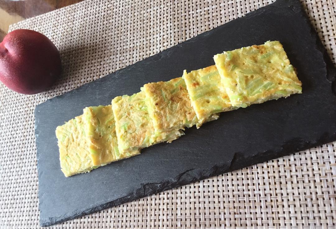 青笋丝虾皮鸡蛋饼