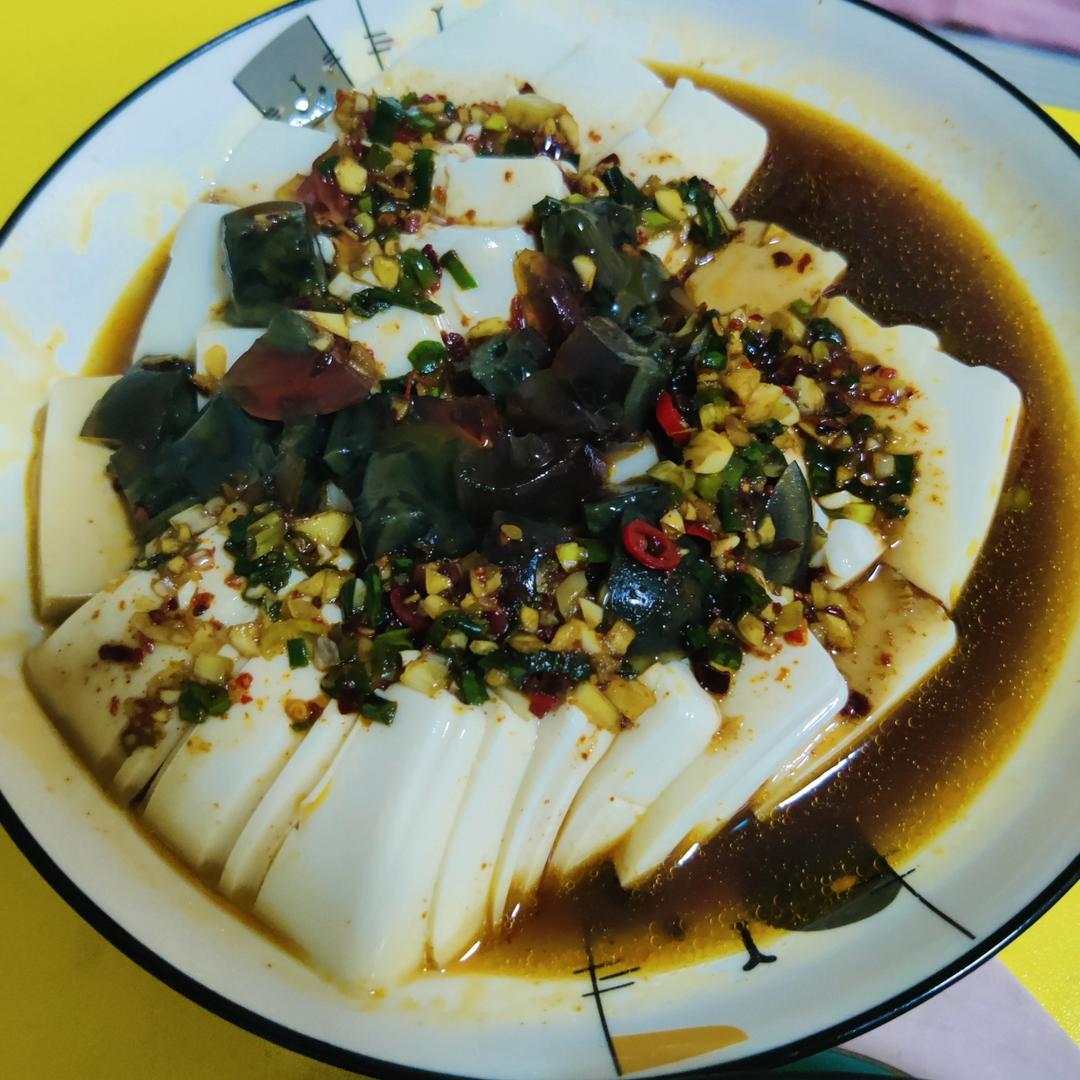 皮蛋拌豆腐