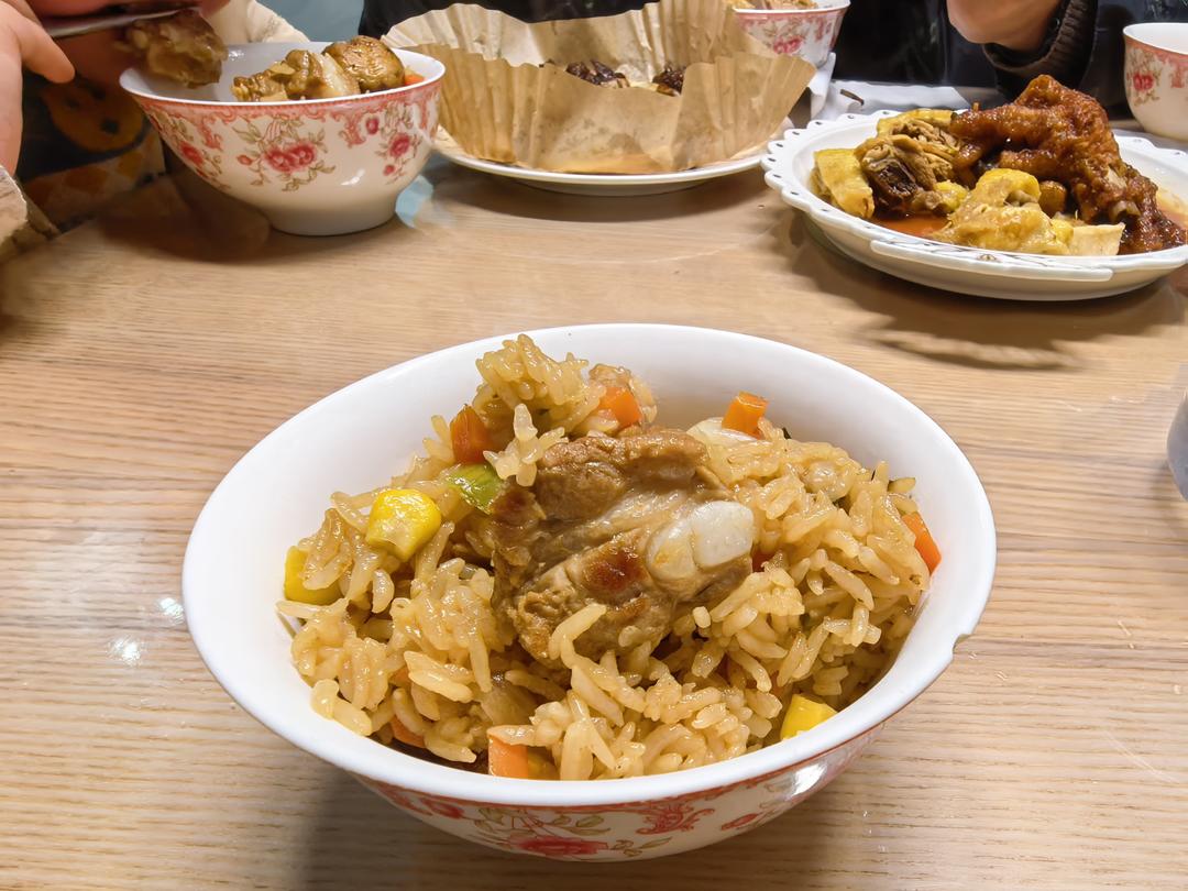 【排骨焖饭】