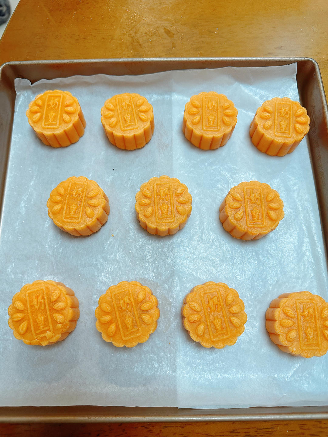💃奶黄流心月饼——这是可以让你坐稳朋友圈厨霸位置的月饼🥮，没人点赞算我输👎