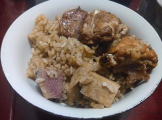 芋头排骨焖饭—有饭有肉有菜一人食