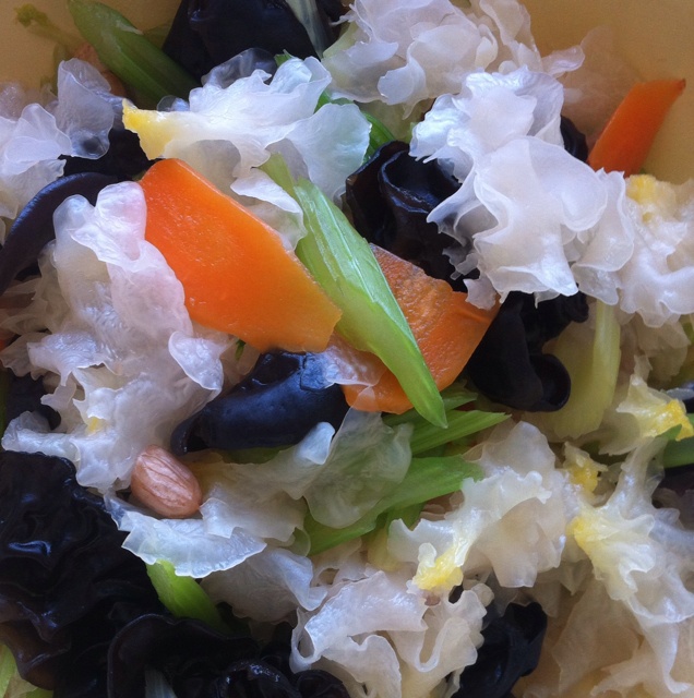 凉菜 凉拌银耳 **梦**做的凉拌银耳 赞 银耳,盐,白醋,白糖,味精,香油