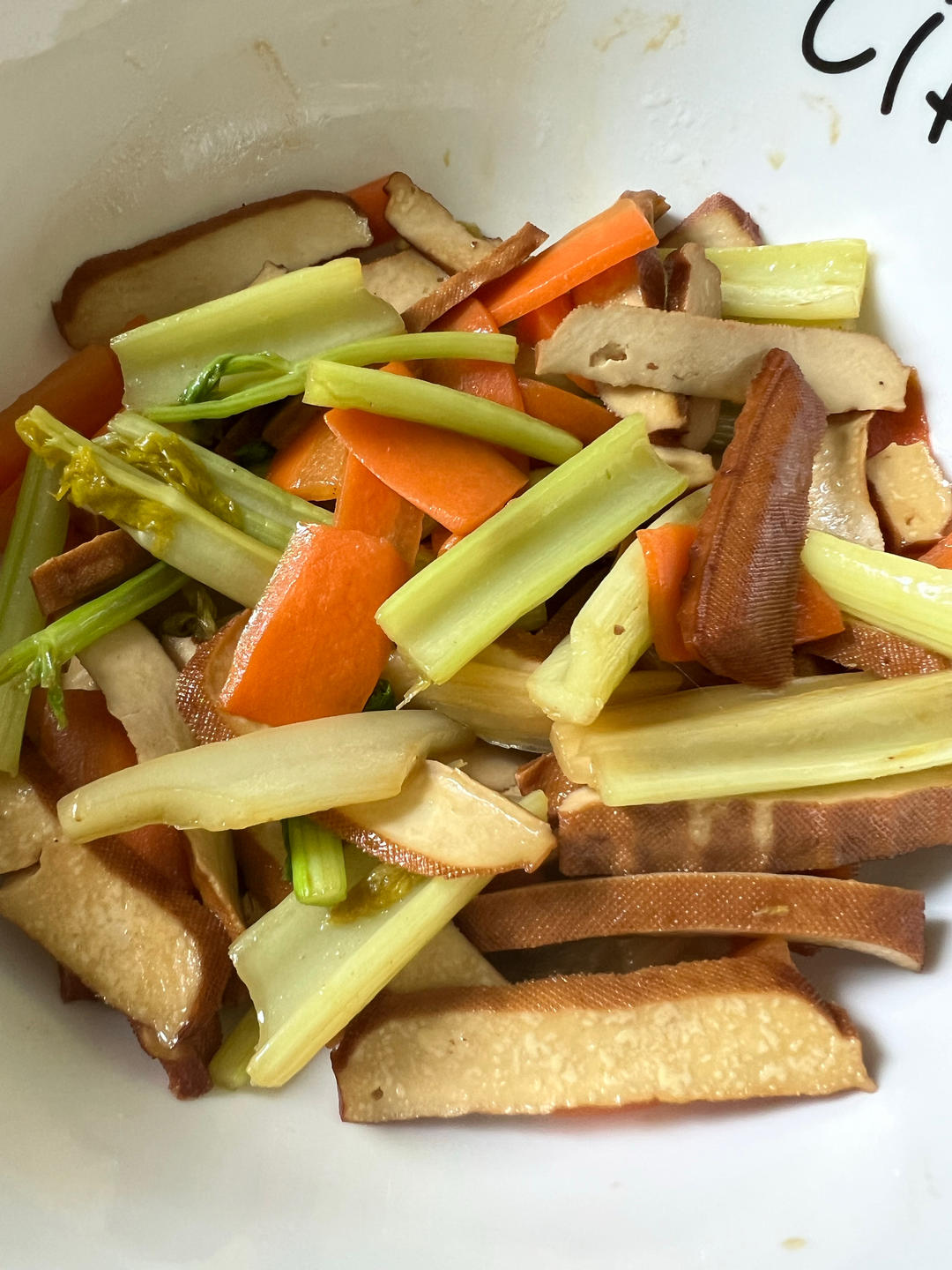 午餐晚餐简单快手下饭菜芹菜炒香干