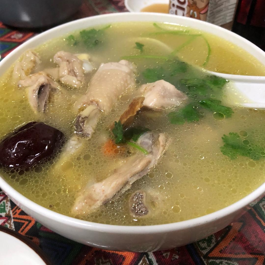 annacheng_pivt做的黄芪红枣枸杞炖鸡汤