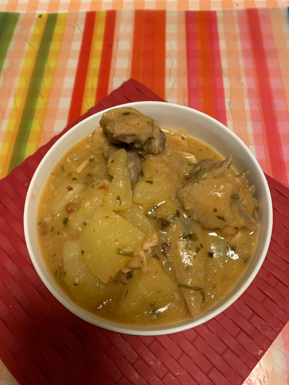 火烧云招牌菜【土豆油焖鸡】！咕噜一锅煮，香到没边！