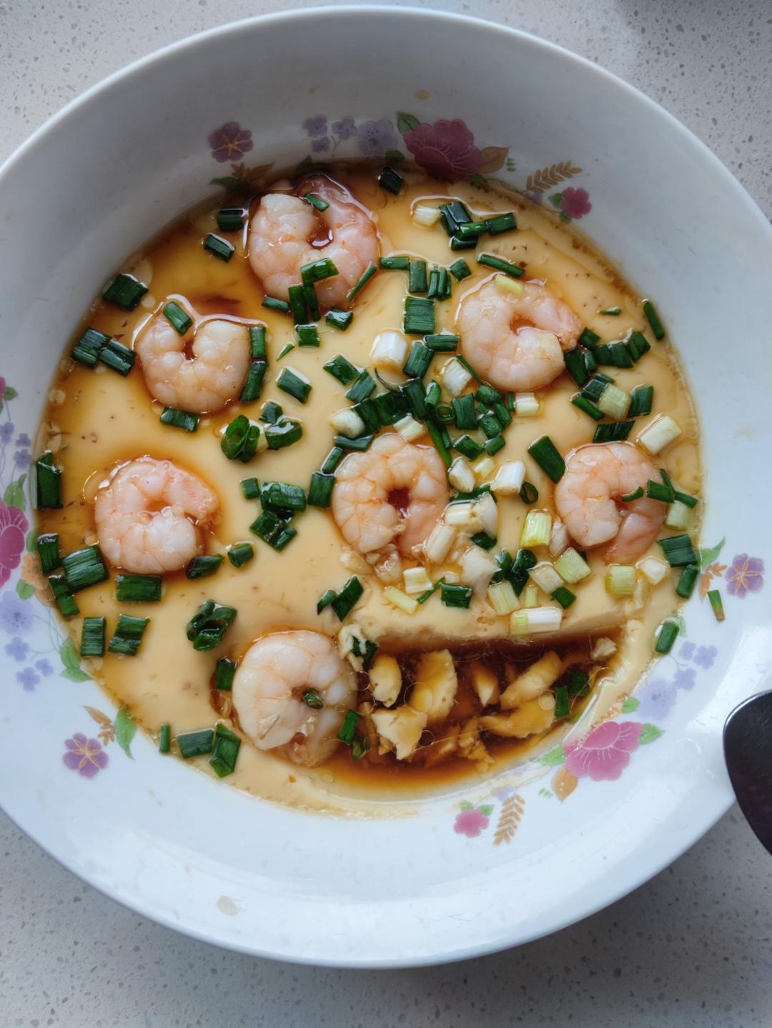 今日食谱：虾仁蒸蛋
嫩滑鲜美，营养又美味！也可作为宝宝的年夜饭菜谱哦~