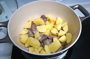 #拉歌蒂尼菜谱#味噌土豆肋排汤的做法 步骤8