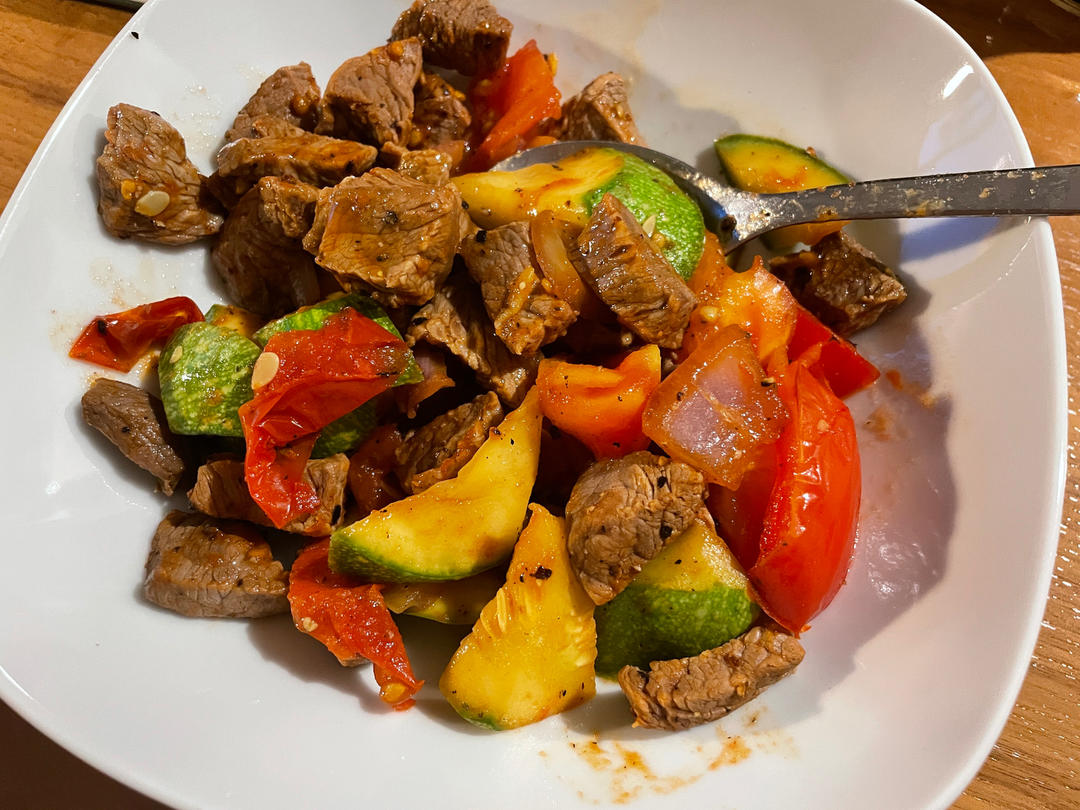 秘制铁板黑椒牛肉粒