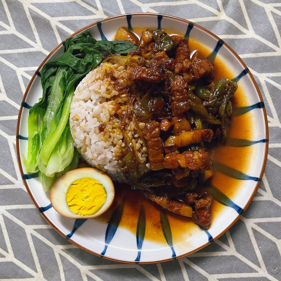 洋葱酥卤肉饭