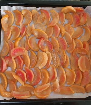 自制烤箱版蜜桃干的做法 步骤1
