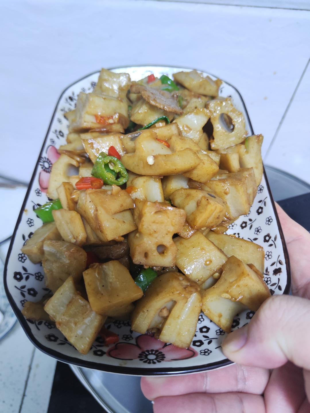 家常快手菜小炒藕丁真香