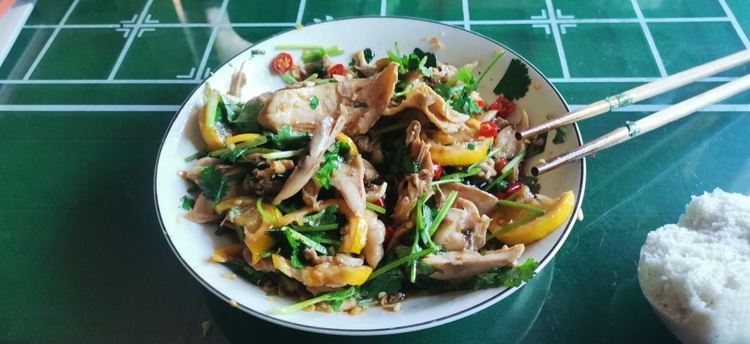 ㊙️酸辣开胃的柠檬手撕鸡腿肉！好吃不胖