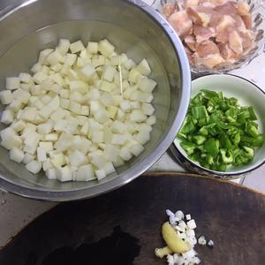 掌中宝炒土豆丁的做法 步骤1