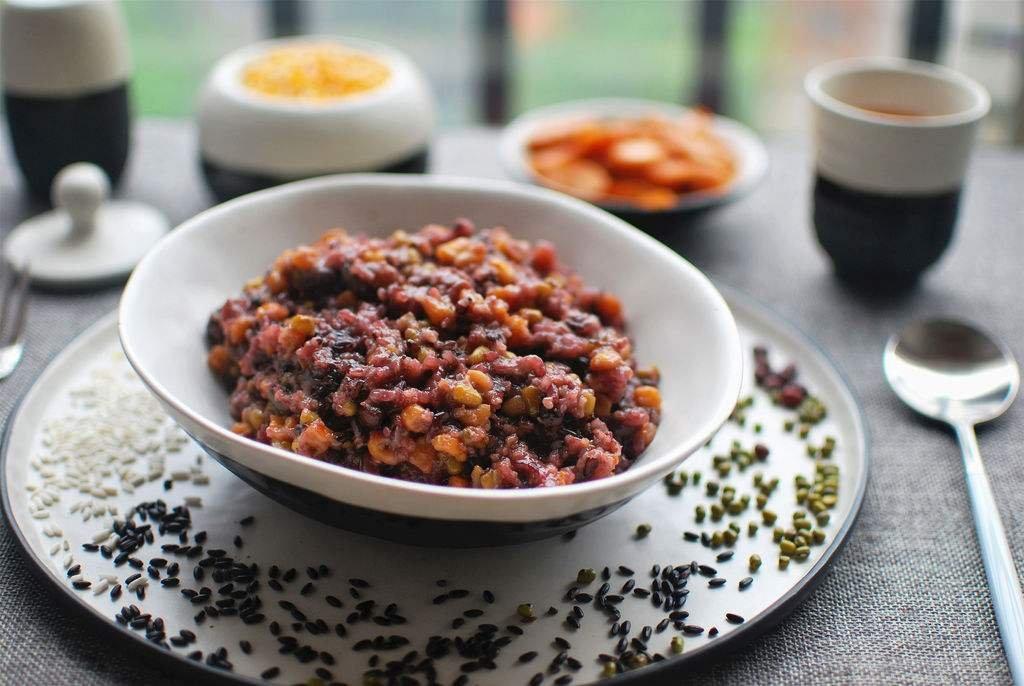 杂粮蕃茄焖饭配罗勒蒜香虾