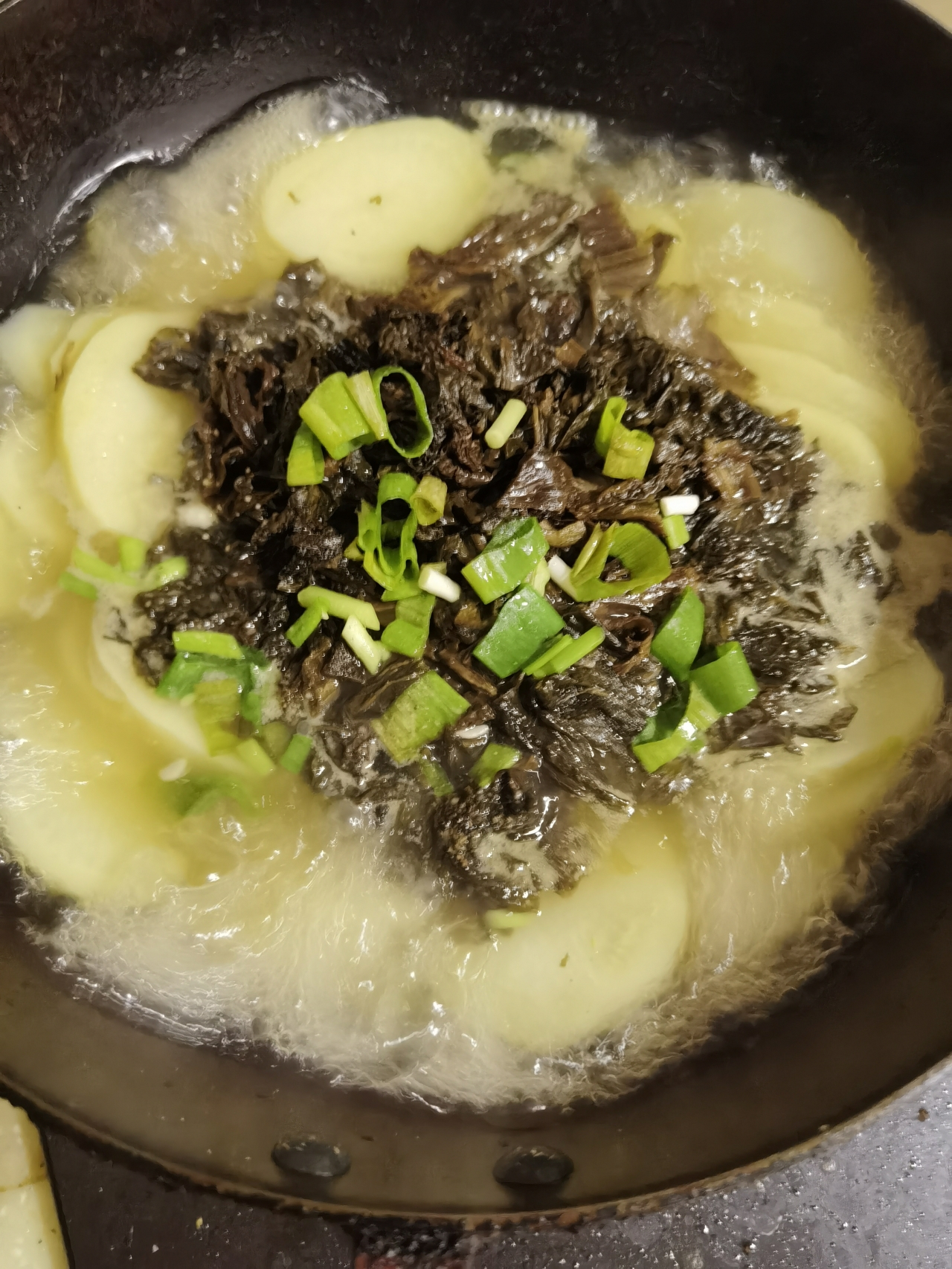 腌皮菜土豆汤的做法