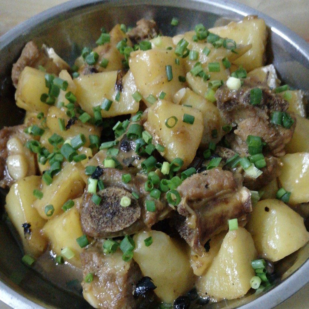 土豆烧排骨