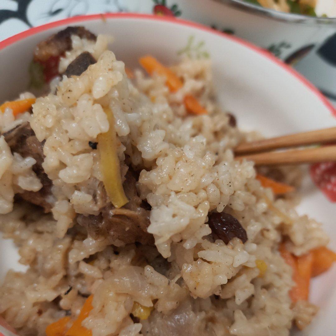 新疆羊肉手抓饭