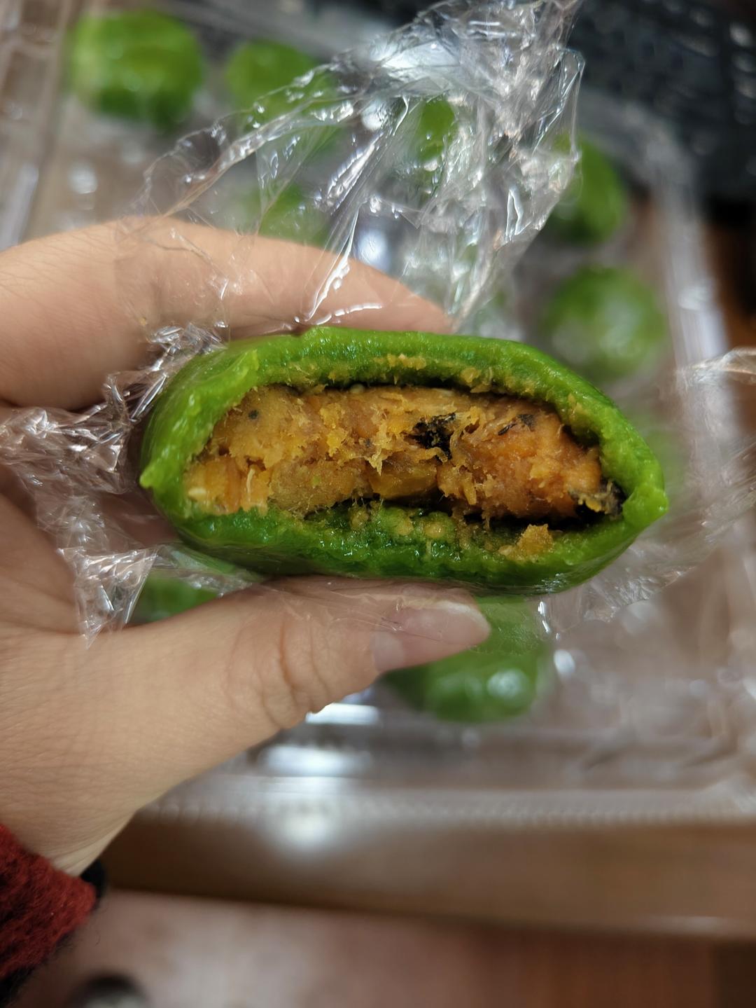 蛋黄肉松青团（完全没有抵抗力）