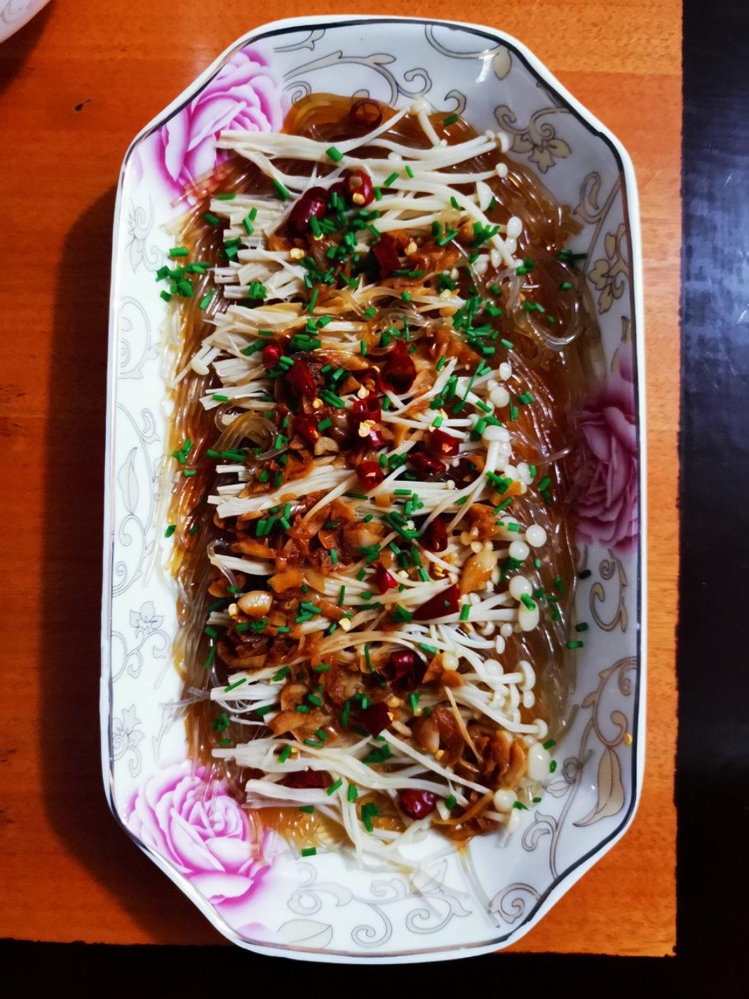 蒜蓉蒸金针菇粉丝（小心上瘾）