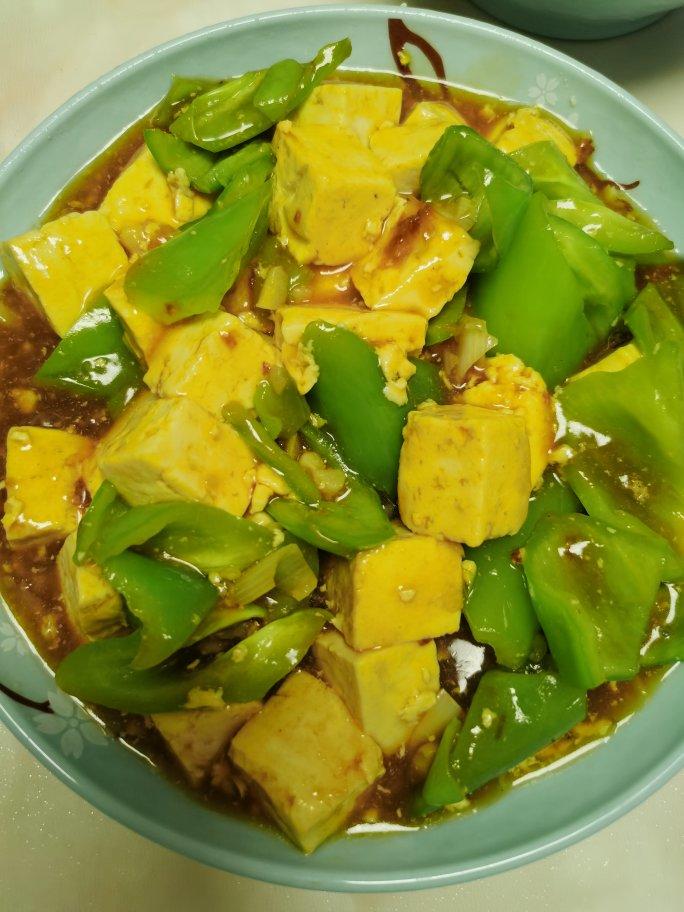 cathy沐沐沐晨做的青椒炒豆腐