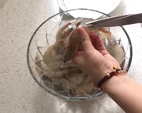 香辣基围虾的做法 步骤1