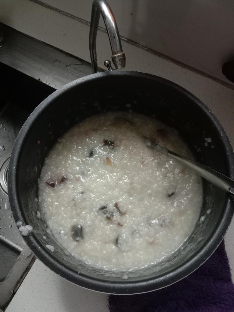 妈妈👩教我做的皮蛋瘦肉粥🥣简单快捷美味😋