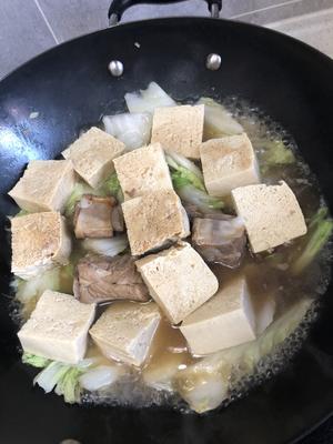 就是这个味儿的排骨汤熬白菜冻豆腐的做法 步骤9